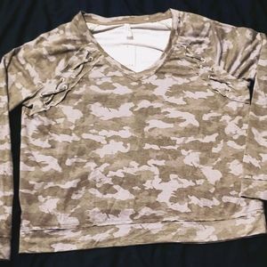 Mudd V-neck Sweatshirt Camo M
